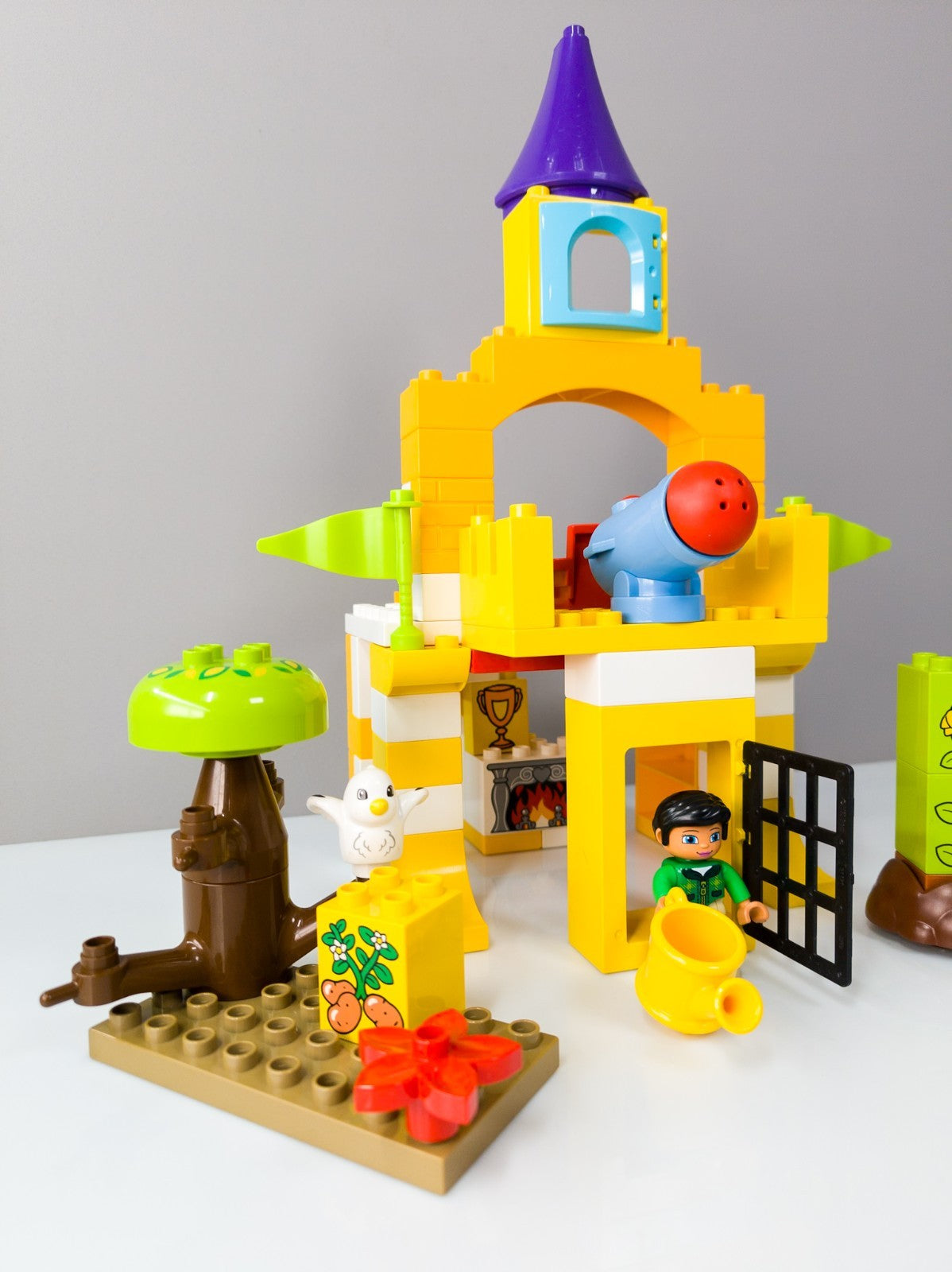 LEGO DUPLO Figuren-Set Dame mit gelbem Schloss, Kanone & Kamin nerdycustom MOC Zweitbild