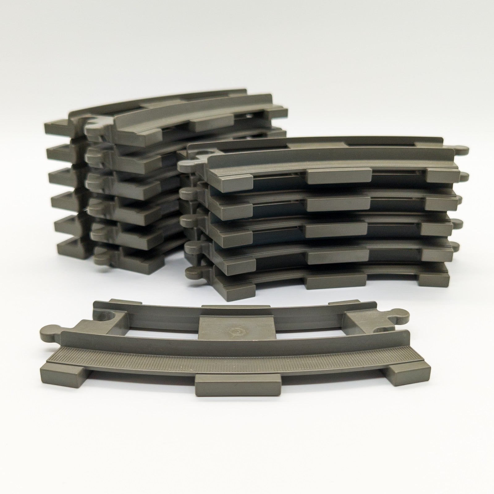 12x LEGO DUPLO Eisenbahn Schienen Kurven dunkelgrau gebogen 6378 Dark Gray - nerdyvana.com Hauptbild