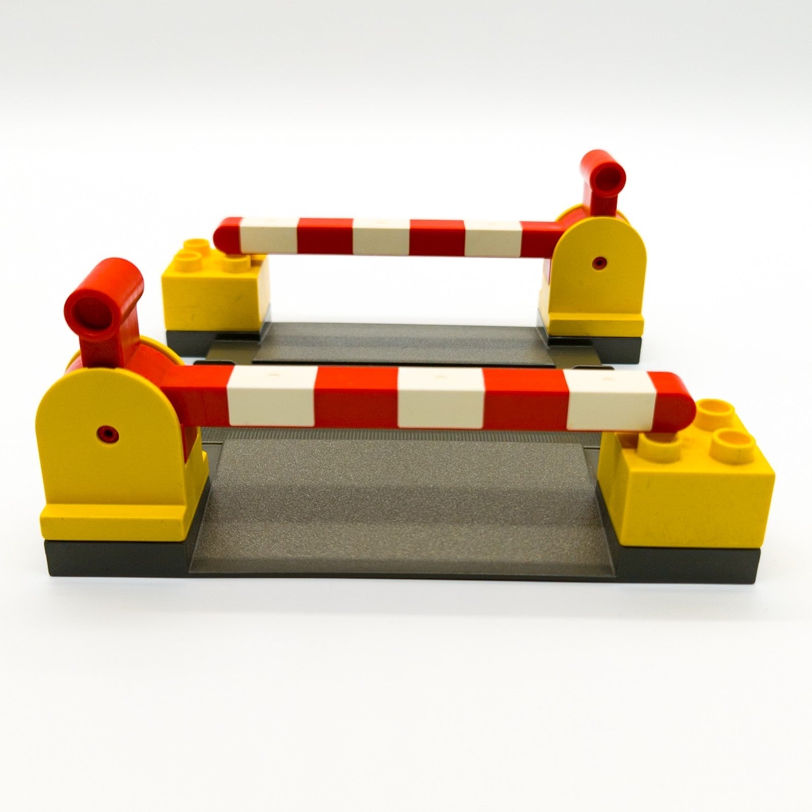 1x LEGO DUPLO Eisenbahn Schienen Bahnübergang dark gray 2701 2 Schranken GRW Zweitbild