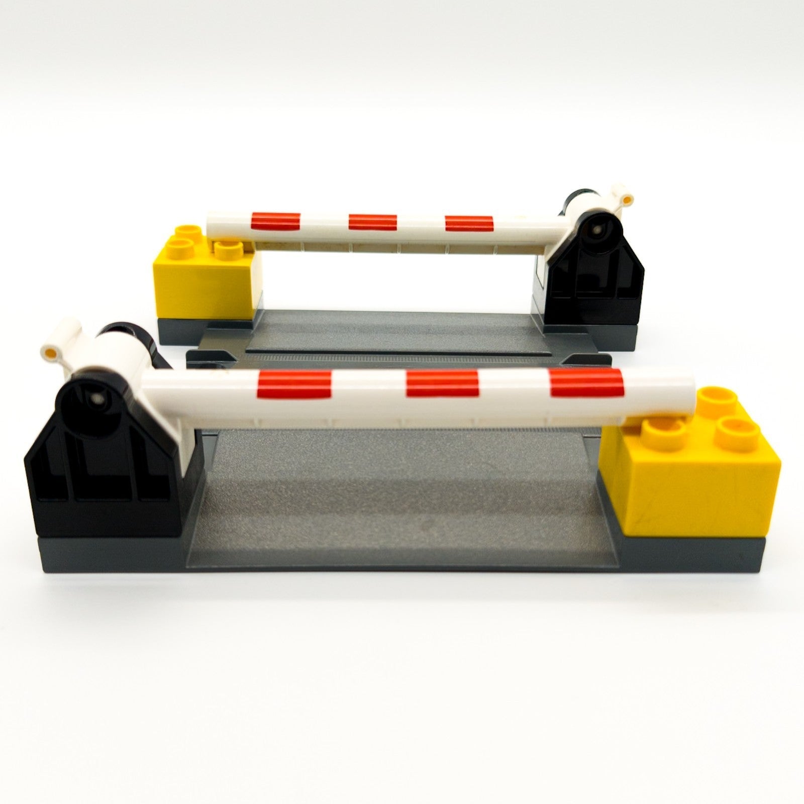 1x LEGO DUPLO Eisenbahn Schienen Bahnübergang DBG 2701 2 Schranken SWR Zweitbild