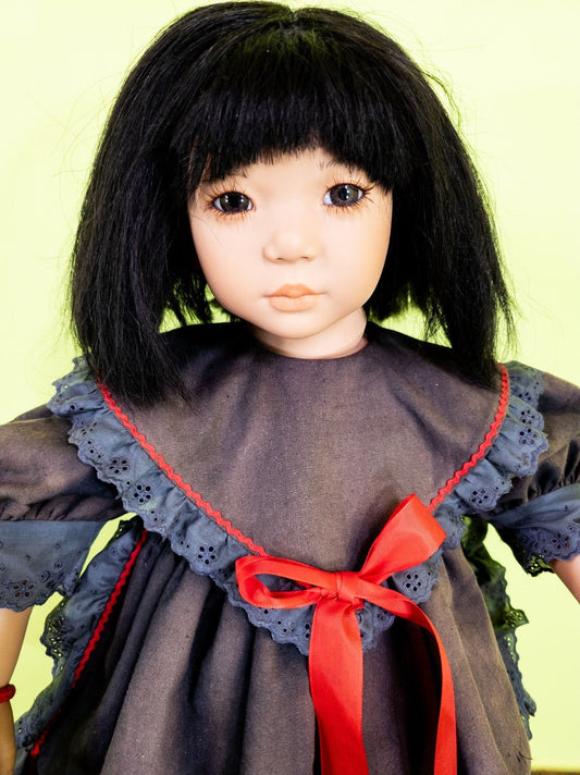 Anette Himstedt Künstlerpuppe Shireem 65cm Vinyl 1991/92 mit Zertifikat Sammler - nerdyvana.com