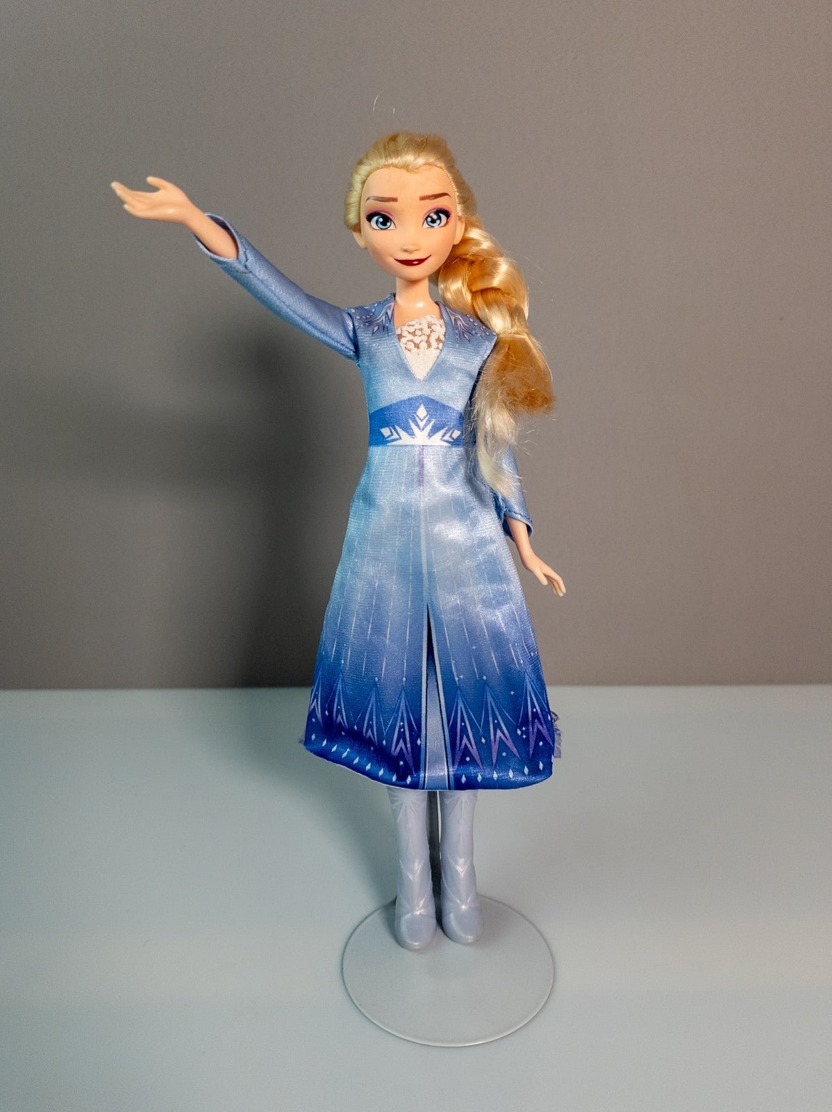 Disney Hasbro Princess Elsa Frozen 2018 Puppe ca. 28cm Kleid Stiefel geprüft - nerdyvana.com Hauptbild