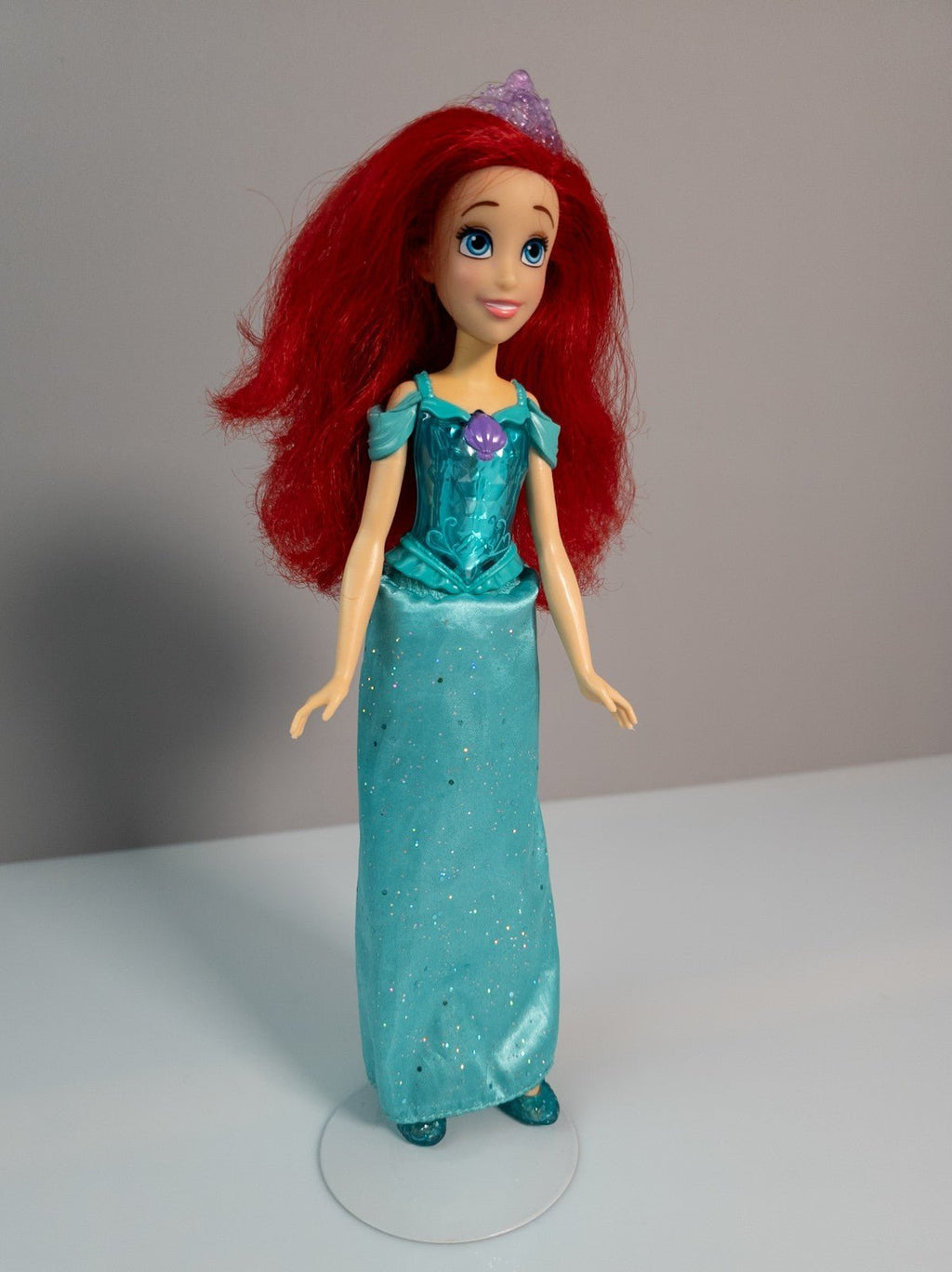 Disney Hasbro Royal Shimmer Doll Arielle 2012 Puppe Meerjungfrau Kleid Krone - nerdyvana.com