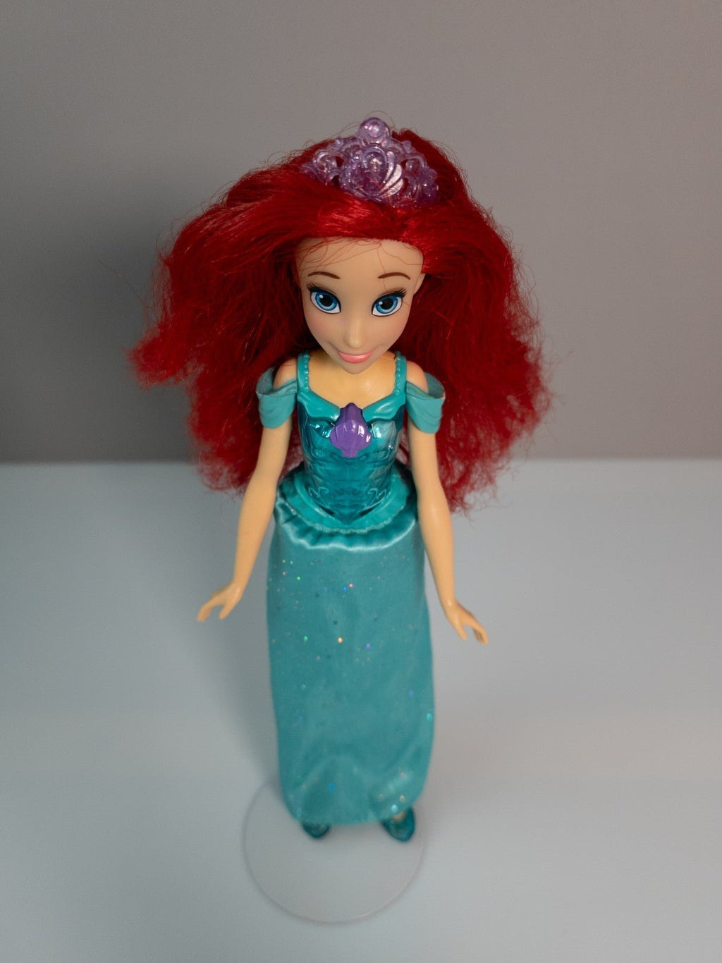 Disney Hasbro Royal Shimmer Doll Arielle 2012 Puppe Meerjungfrau Kleid Krone - nerdyvana.com