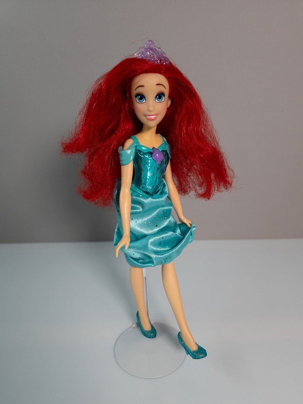 Disney Hasbro Royal Shimmer Doll Arielle 2012 Puppe Meerjungfrau Kleid Krone - nerdyvana.com
