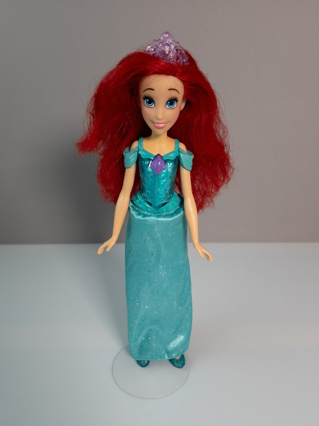 Disney Hasbro Royal Shimmer Doll Arielle 2012 Puppe Meerjungfrau Kleid Krone - nerdyvana.com