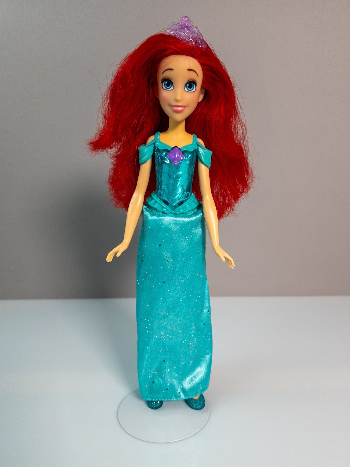 Disney Hasbro Royal Shimmer Doll Arielle 2012 Puppe Meerjungfrau Kleid Krone - nerdyvana.com