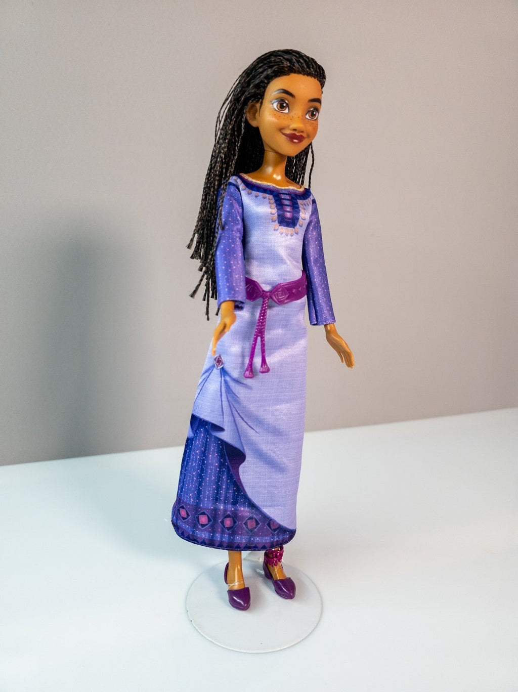 Disney Hasbro Royal Shimmer Doll Asha 2012 lila Kleid Puppe - nerdyvana.com