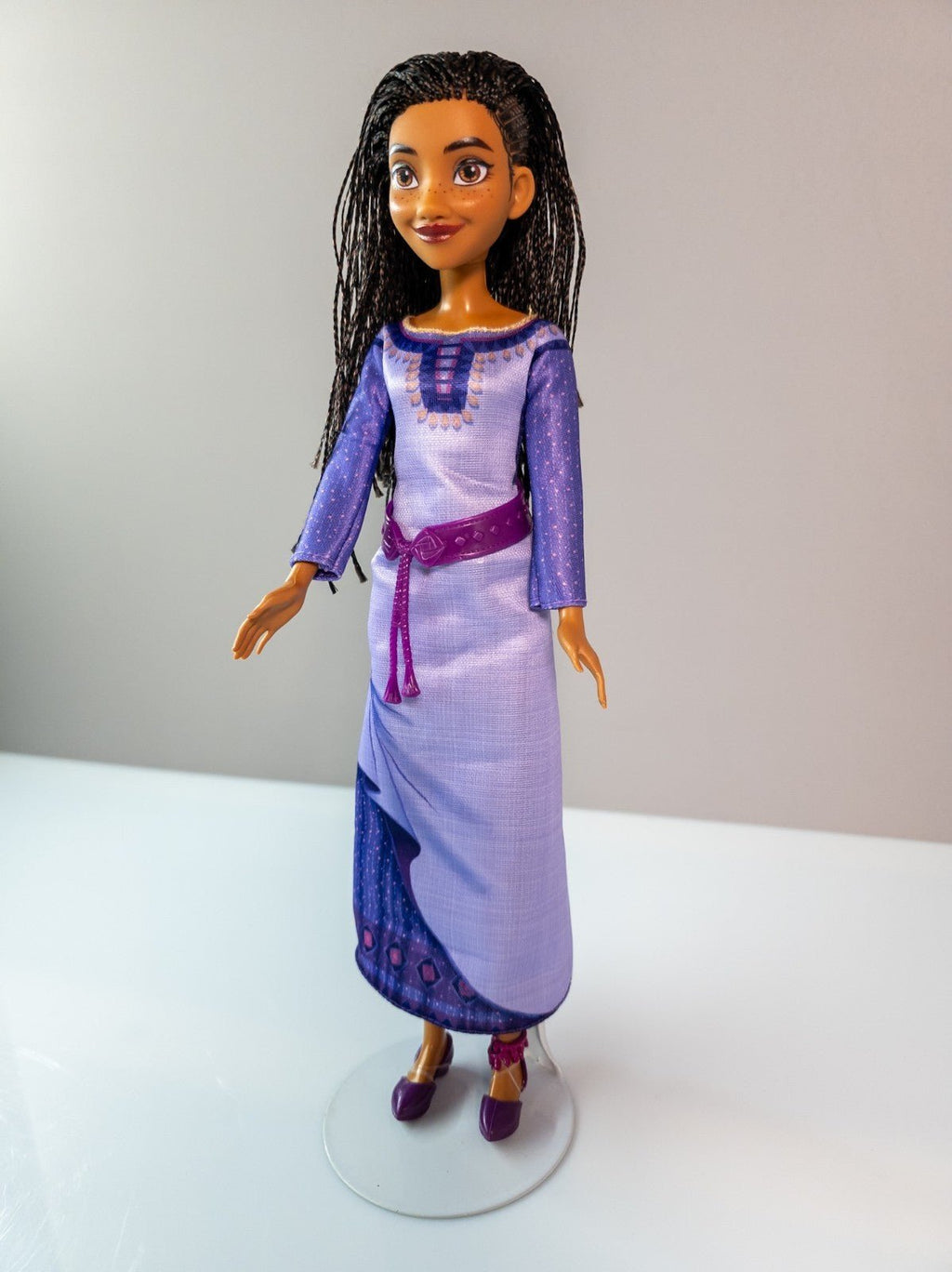 Disney Hasbro Royal Shimmer Doll Asha 2012 lila Kleid Puppe - nerdyvana.com