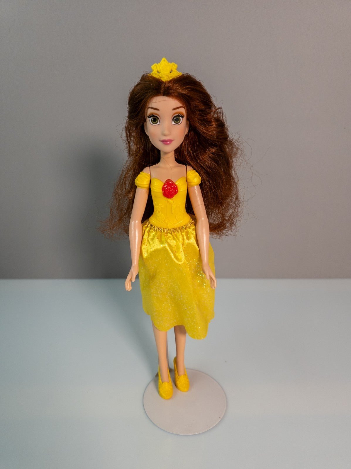 Disney Hasbro Royal Shimmer Doll Belle 2012 Puppe Kleid Schuhe Krone geprüft - nerdyvana.com Hauptbild