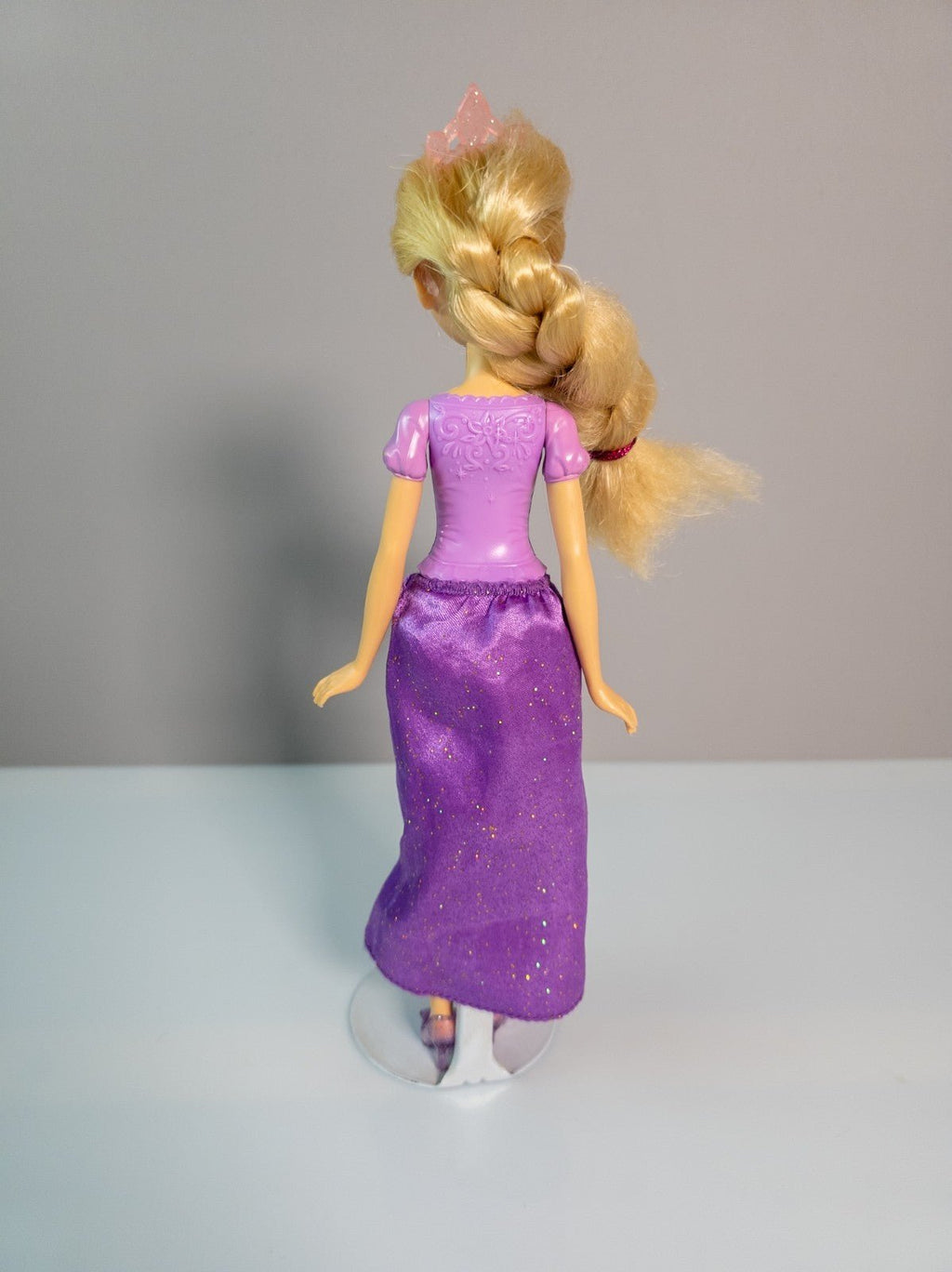 Disney Hasbro Royal Shimmer Doll Rapunzel 2012 Puppe lila Kleid Schuhe Krone - nerdyvana.com