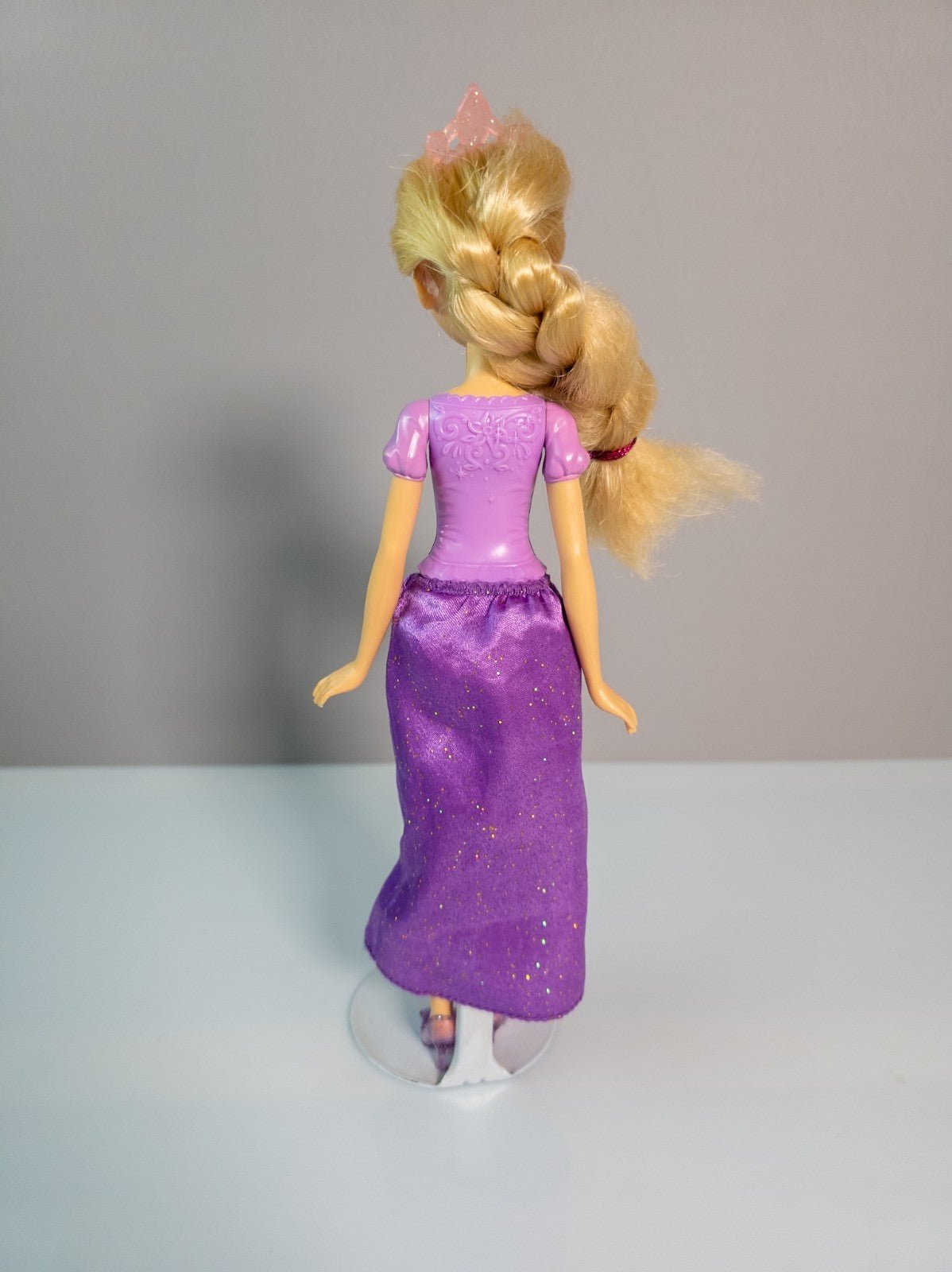 Disney Hasbro Royal Shimmer Doll Rapunzel 2012 Puppe lila Kleid Schuhe Krone - nerdyvana.com