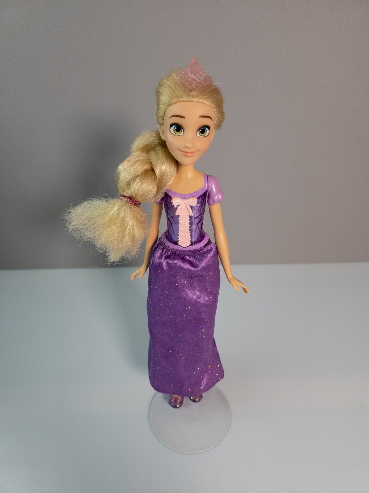 Disney Hasbro Royal Shimmer Doll Rapunzel 2012 Puppe lila Kleid Schuhe Krone - nerdyvana.com
