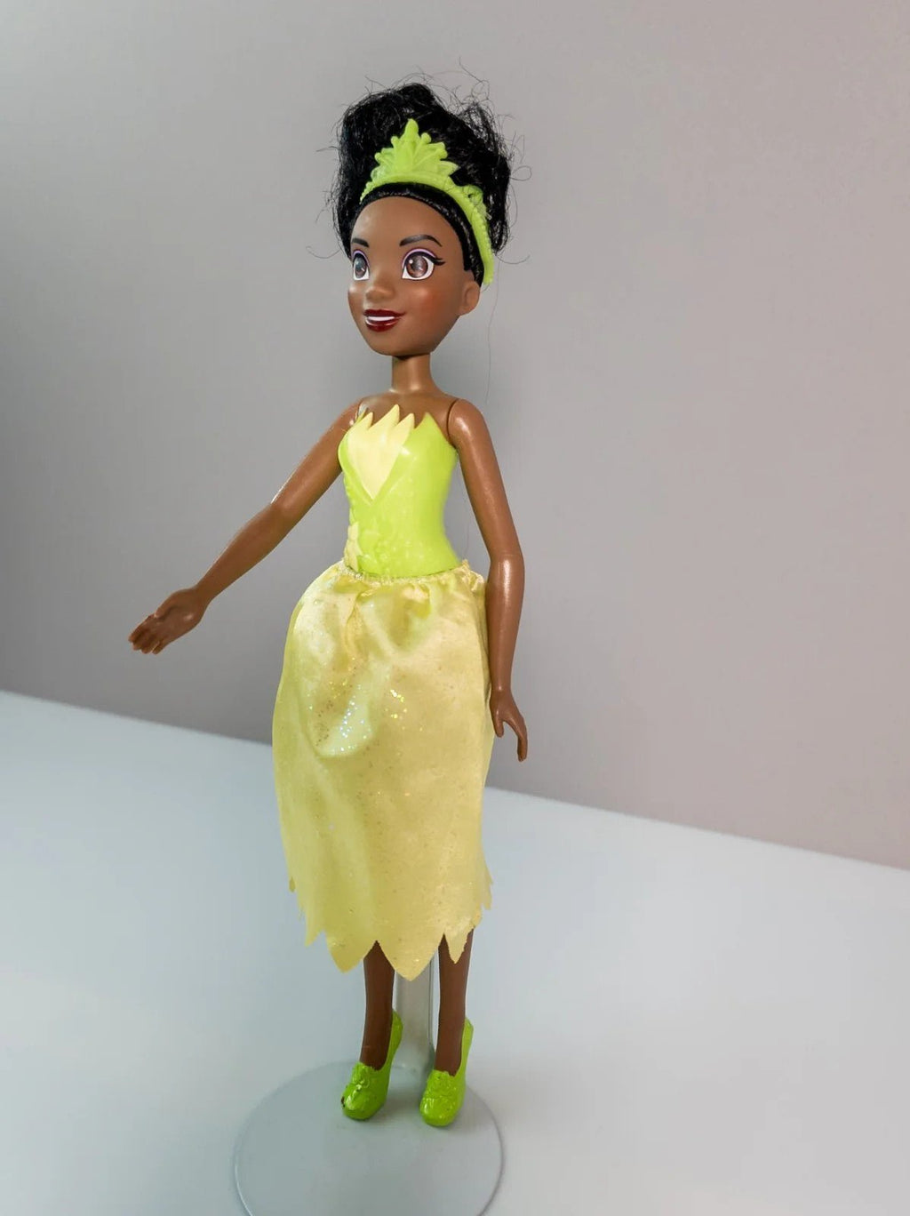 Disney Hasbro Royal Shimmer Doll Tiana 2012 Puppe grün Kleid Schuhe Krone - nerdyvana.com