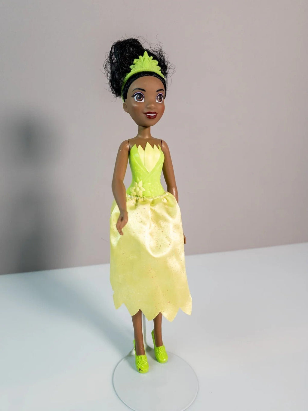 Disney Hasbro Royal Shimmer Doll Tiana 2012 Puppe grün Kleid Schuhe Krone - nerdyvana.com