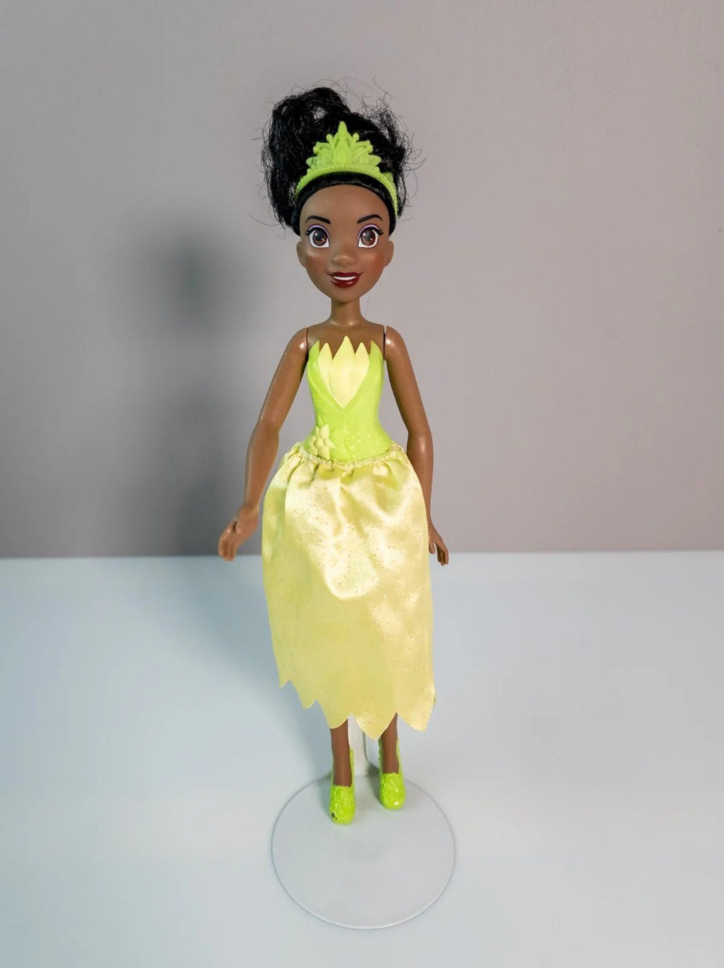Disney Hasbro Royal Shimmer Doll Tiana 2012 Puppe grün Kleid Schuhe Krone - nerdyvana.com