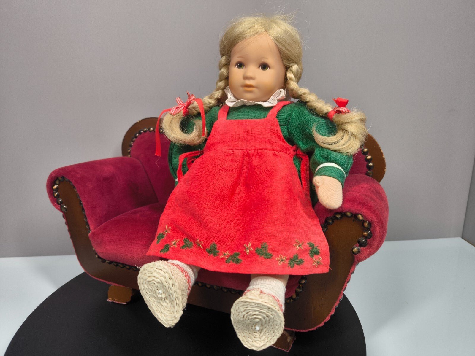 Käthe Kruse Stoffpuppe 37 cm 1980er Zöpfe Rot - Grün Kleid Sammler Vintage TOP - nerdyvana.com