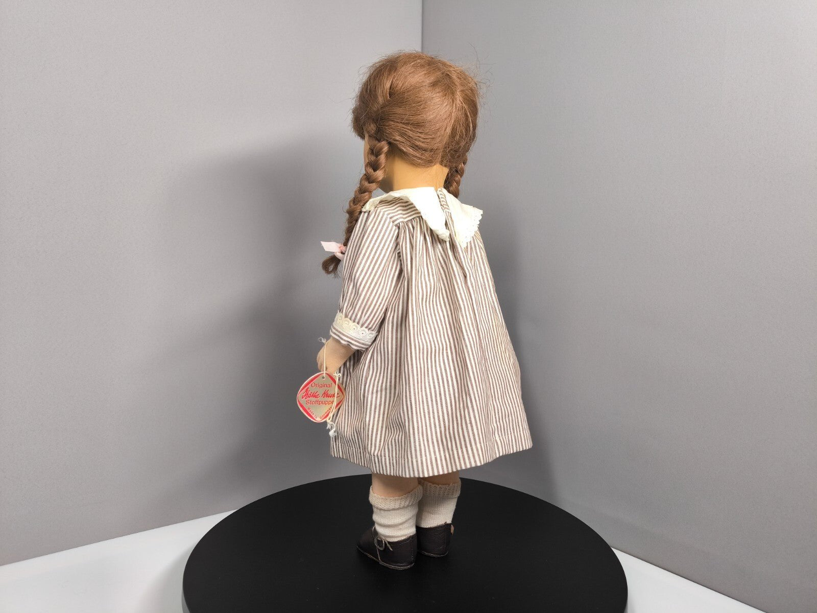 Käthe Kruse Stoffpuppe 48 cm Sammler­puppe 1980er Zöpfe Mohair Haare Vintage TOP - nerdyvana.com