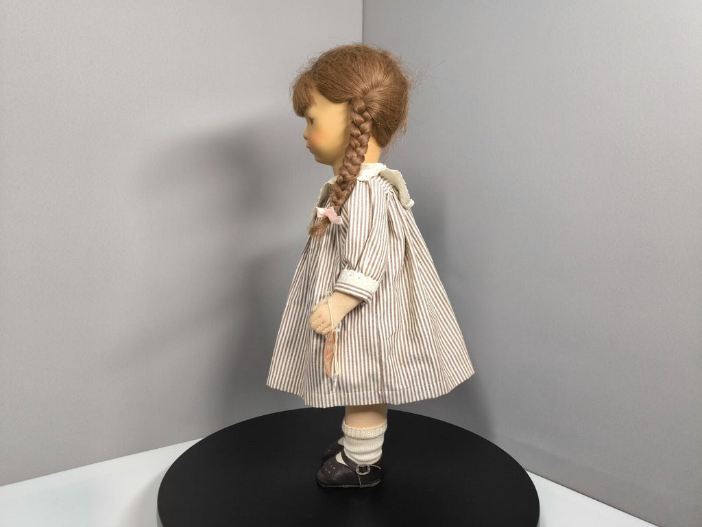 Käthe Kruse Stoffpuppe 48 cm Sammler­puppe 1980er Zöpfe Mohair Haare Vintage TOP - nerdyvana.com
