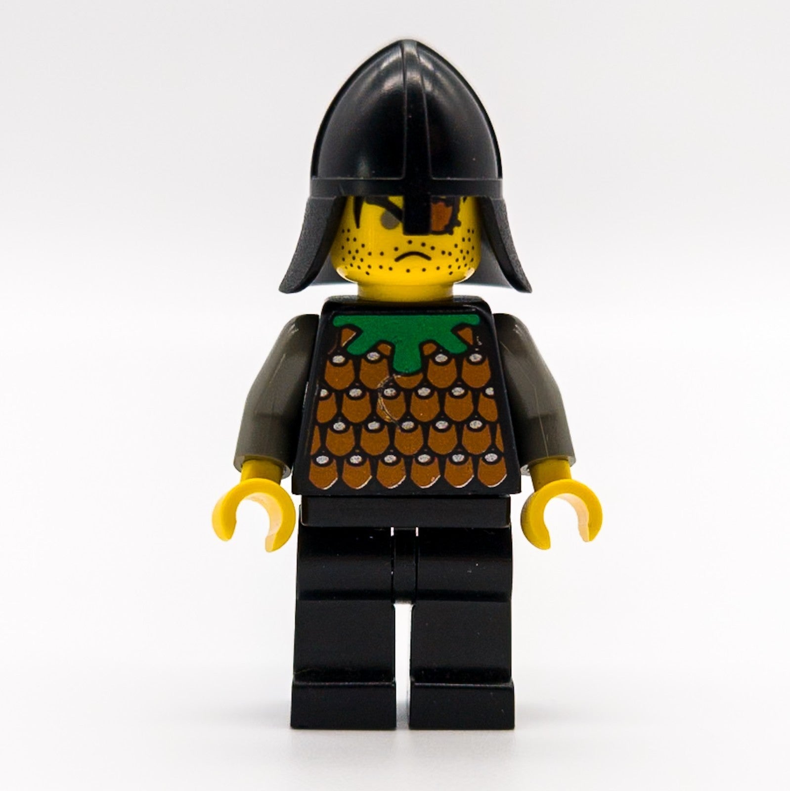 LEGO Castle Knights Kingdom I Minifigur Räuber 1 cas042 3844 schwarz Helm - nerdyvana.com Hauptbild