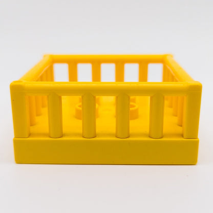 LEGO DUPLO Babybett Gitter Bett Kinderzimmer Möbel Noppen Zubehör gelb 4x4 2252 - nerdyvana.com
