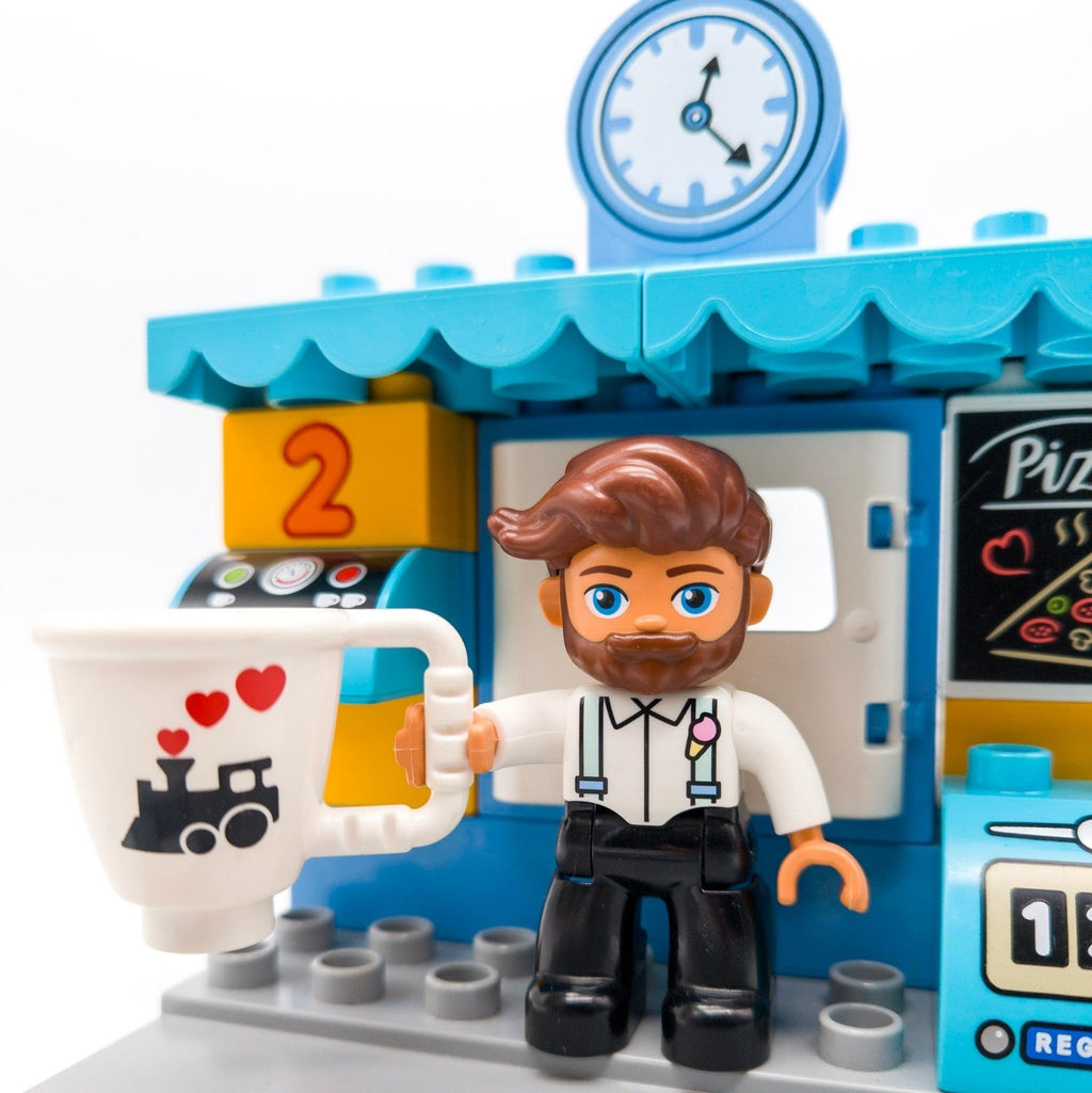 LEGO DUPLO Bahnhof Bahnsteig mit Pizzeria Café Eis Verkäufer Figur Eisenbahn MOC - nerdyvana.com