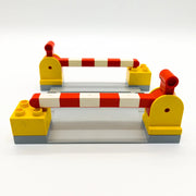 LEGO DUPLO Bahnübergang Schiene Eisenbahn 2 Schranken rot weiß hellgrau 2701 - nerdyvana.com
