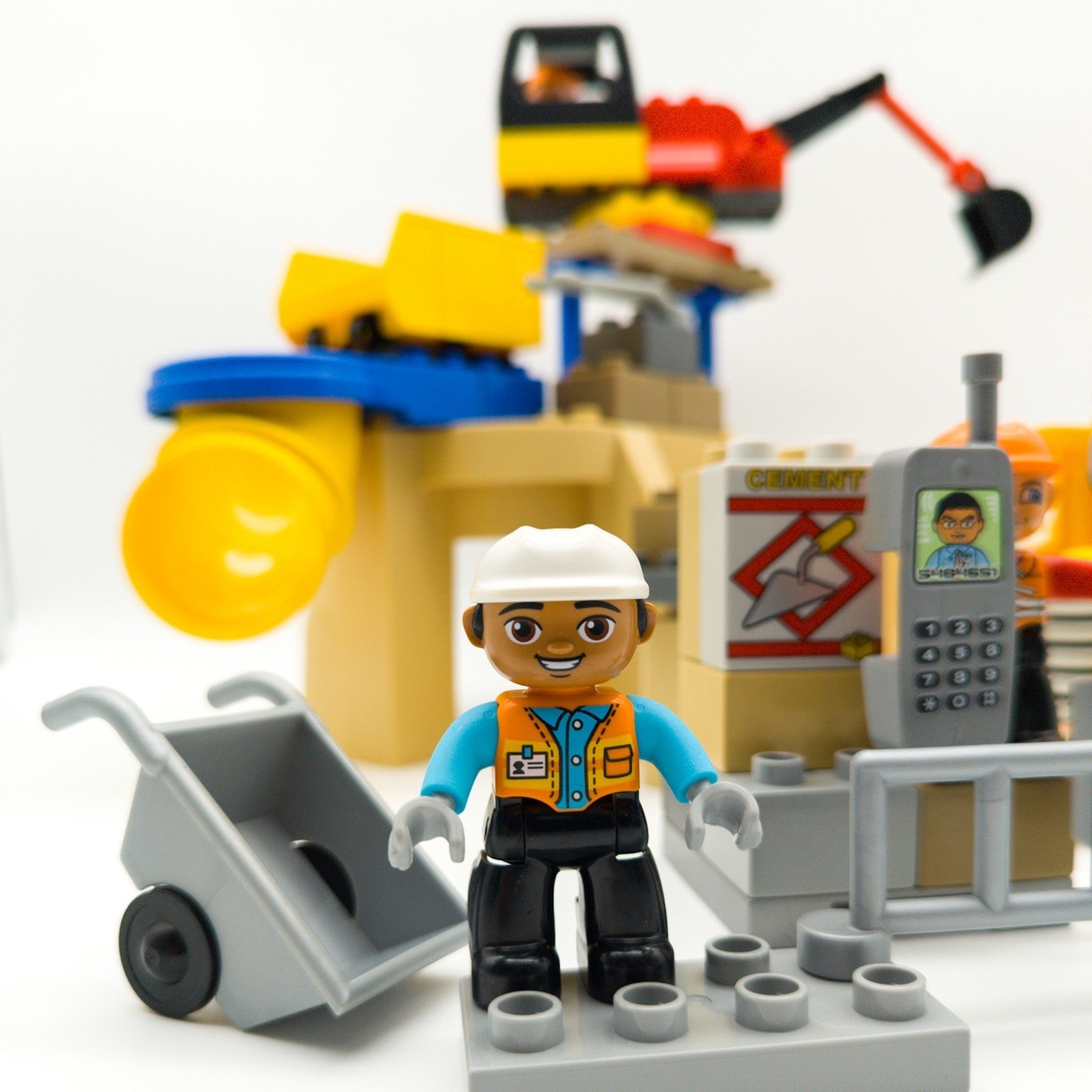 LEGO DUPLO Baustelle Set mit Bagger LKW Bauarbeiter Figuren 3D Bauplatte Felsen - nerdyvana.com