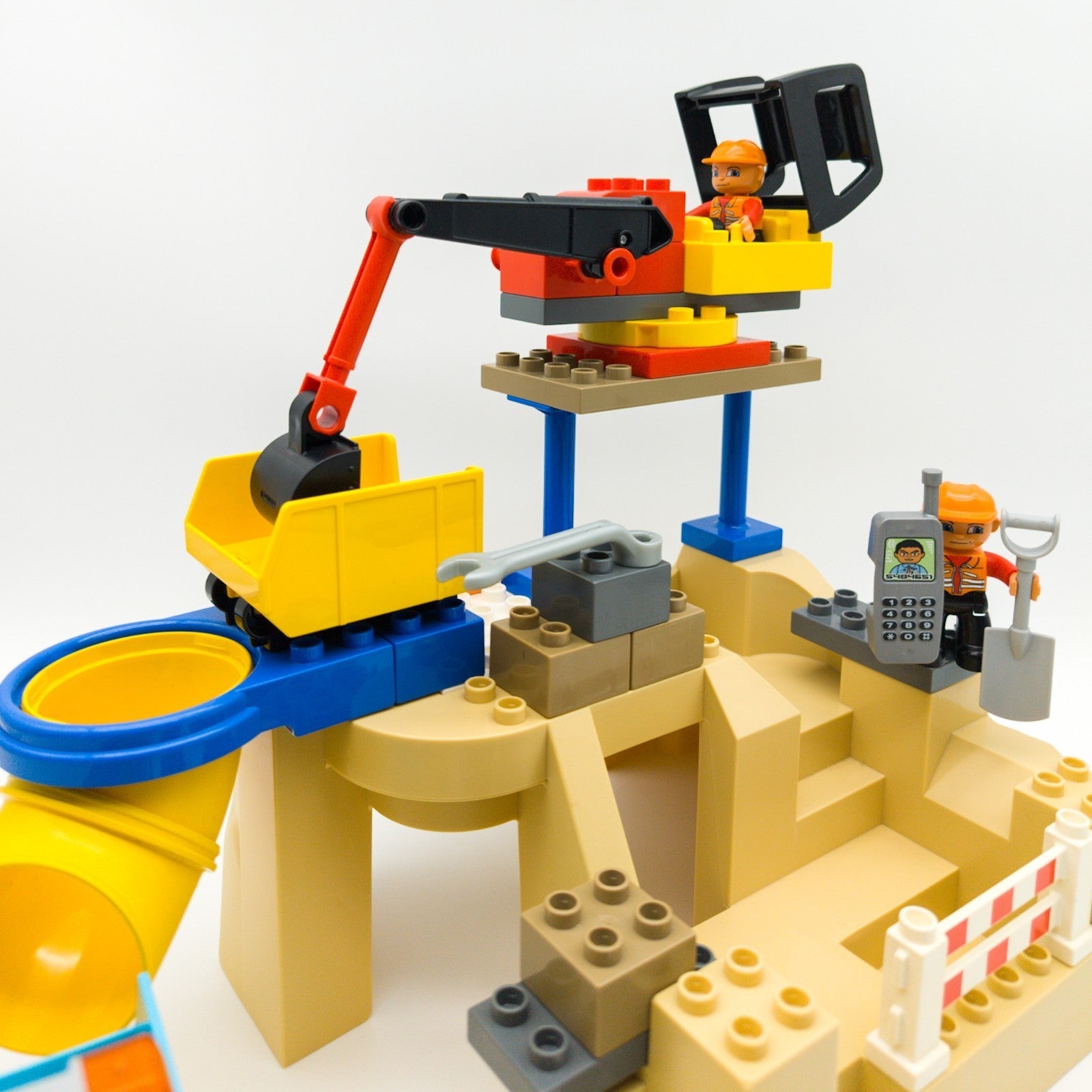 LEGO DUPLO Baustelle Set mit Bagger LKW Bauarbeiter Figuren 3D Bauplatte Felsen - nerdyvana.com