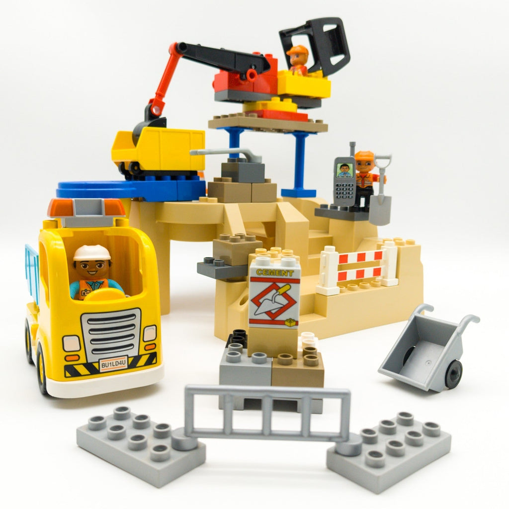 LEGO DUPLO Baustelle Set mit Bagger LKW Bauarbeiter Figuren 3D Bauplatte Felsen - nerdyvana.com