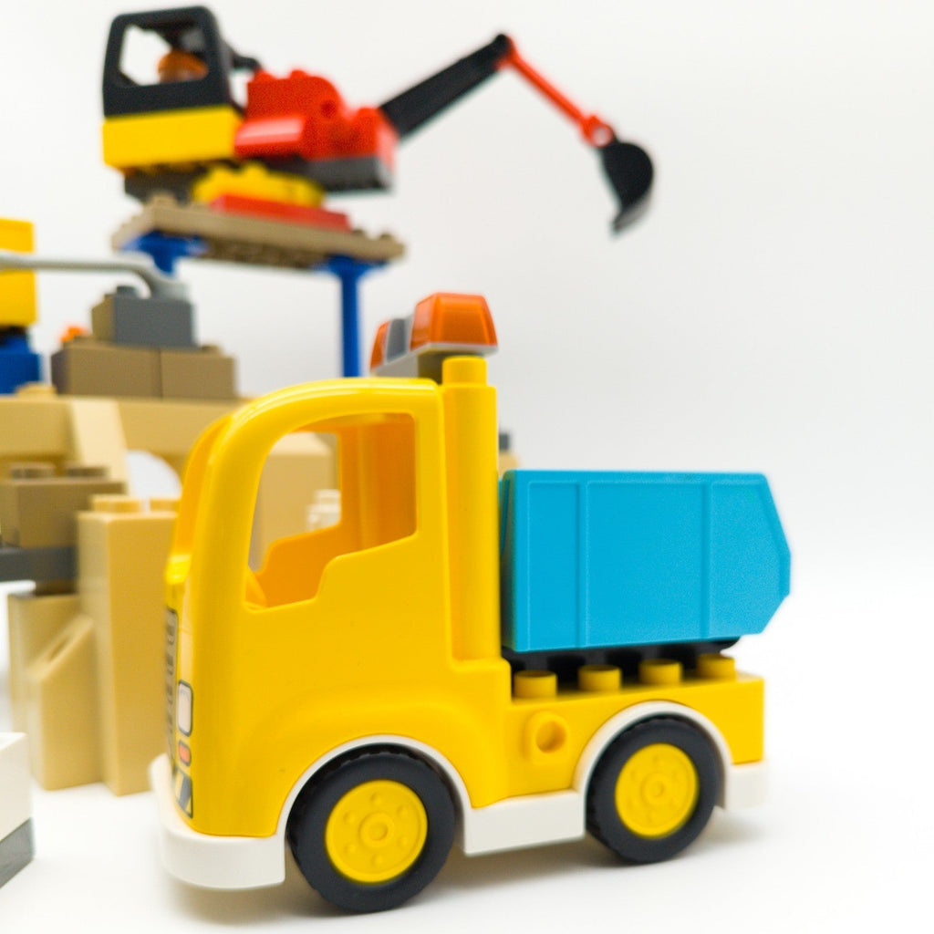 LEGO DUPLO Baustelle Set mit Bagger LKW Bauarbeiter Figuren 3D Bauplatte Felsen - nerdyvana.com