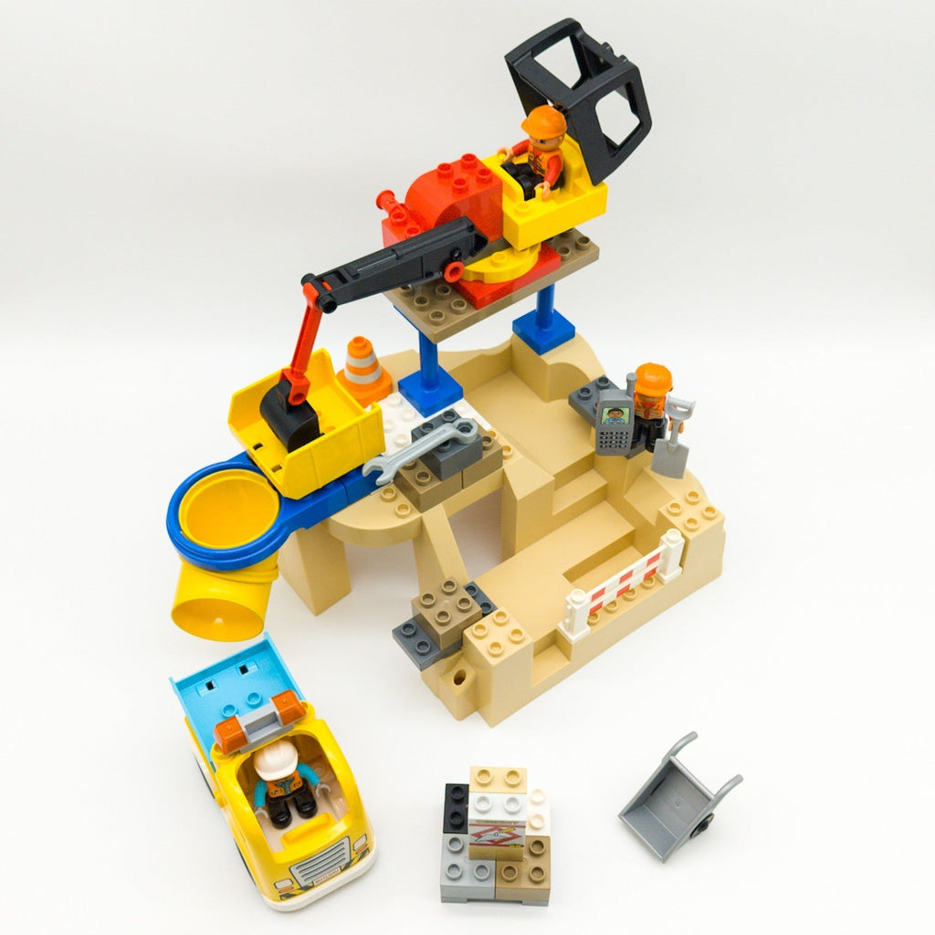 LEGO DUPLO Baustelle Set mit Bagger LKW Bauarbeiter Figuren 3D Bauplatte Felsen - nerdyvana.com