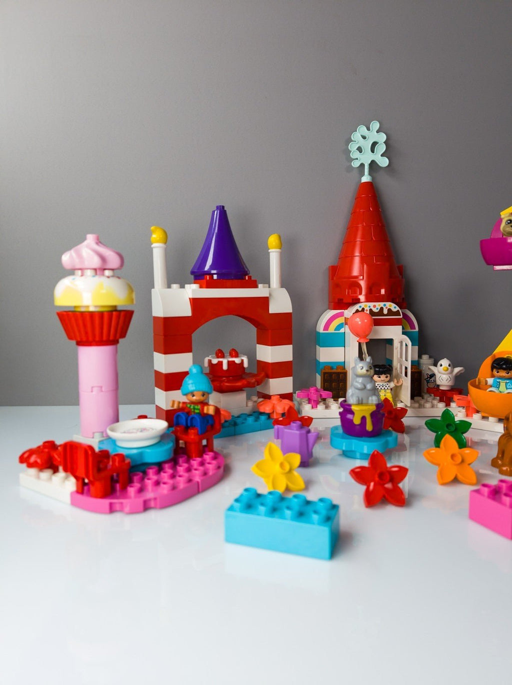 LEGO DUPLO Candy Fair Jahrmarkt Rummelplatz Riesenrad Kirmes nerdycustom MOC - nerdyvana.com