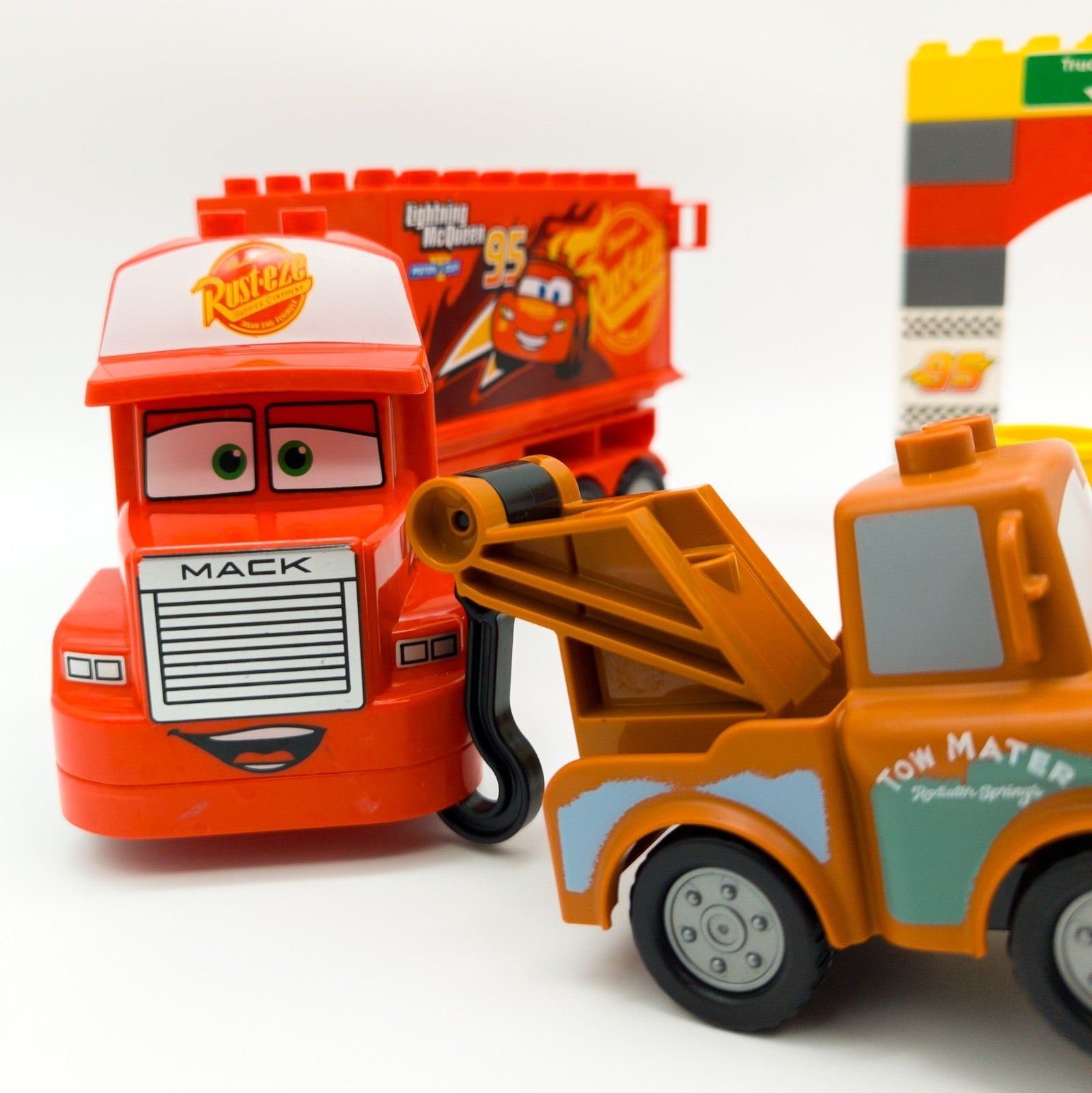 LEGO DUPLO Cars Disney PIXAR Mack Truck Hook Lightning McQueen nerdycustom Set Zweitbild