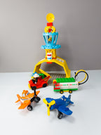 LEGO DUPLO Disney Planes Dusty Skipper Flughafen Feuerwehr Hangar nerdycustom - nerdyvana.com