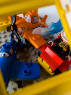 LEGO DUPLO Disney Planes Dusty Skipper Flughafen Feuerwehr Hangar nerdycustom - nerdyvana.com