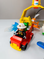 LEGO DUPLO Disney Planes Dusty Skipper Flughafen Feuerwehr Hangar nerdycustom - nerdyvana.com