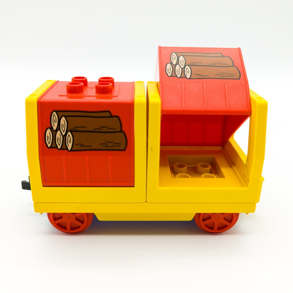 LEGO DUPLO Eisenbahn Holz - Güterwagen Cargo Waggon gelb rot Holzstapel - Motiv - nerdyvana.com