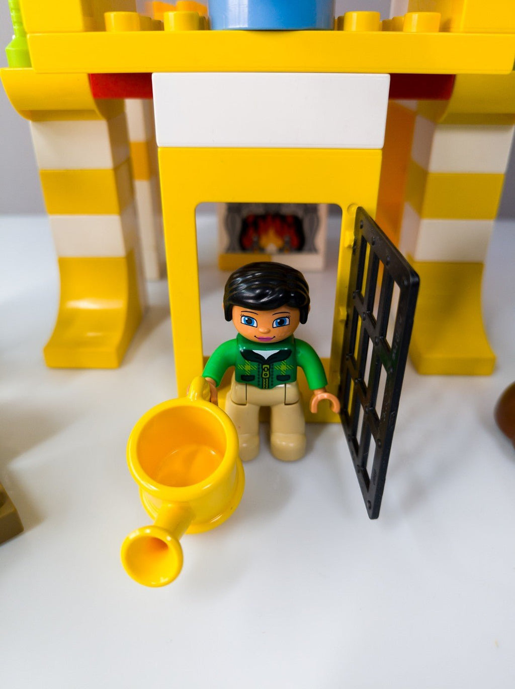 LEGO DUPLO Figuren - Set Dame mit gelbem Schloss, Kanone & Kamin nerdycustom MOC - nerdyvana.com