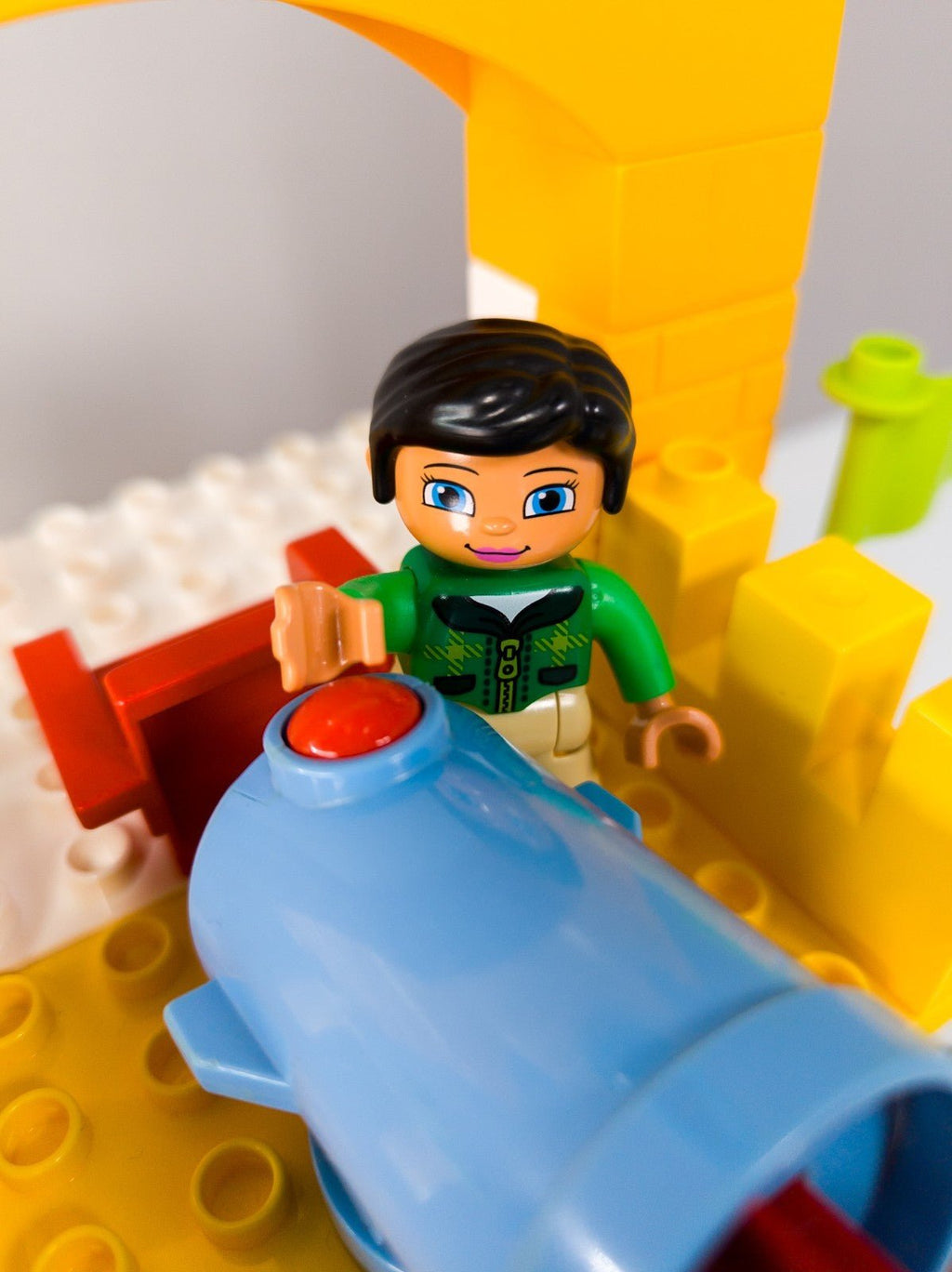 LEGO DUPLO Figuren - Set Dame mit gelbem Schloss, Kanone & Kamin nerdycustom MOC - nerdyvana.com