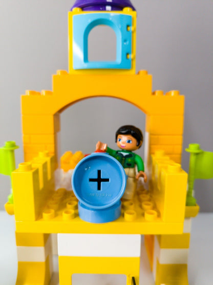 LEGO DUPLO Figuren-Set Dame mit gelbem Schloss, Kanone & Kamin nerdycustom MOC - nerdyvana.com