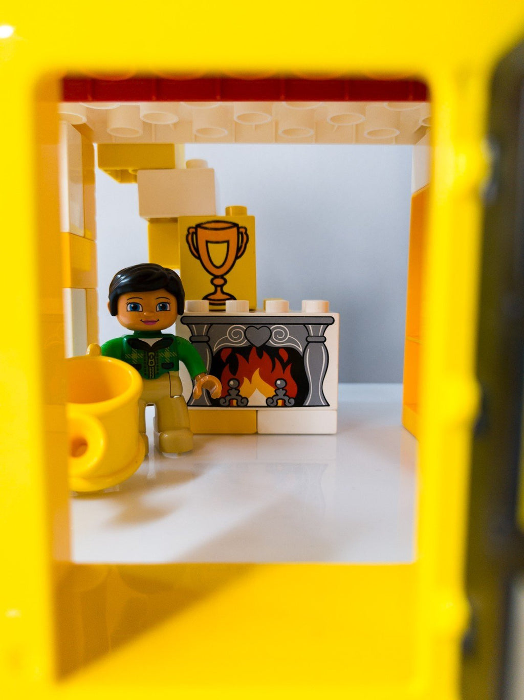 LEGO DUPLO Figuren - Set Dame mit gelbem Schloss, Kanone & Kamin nerdycustom MOC - nerdyvana.com