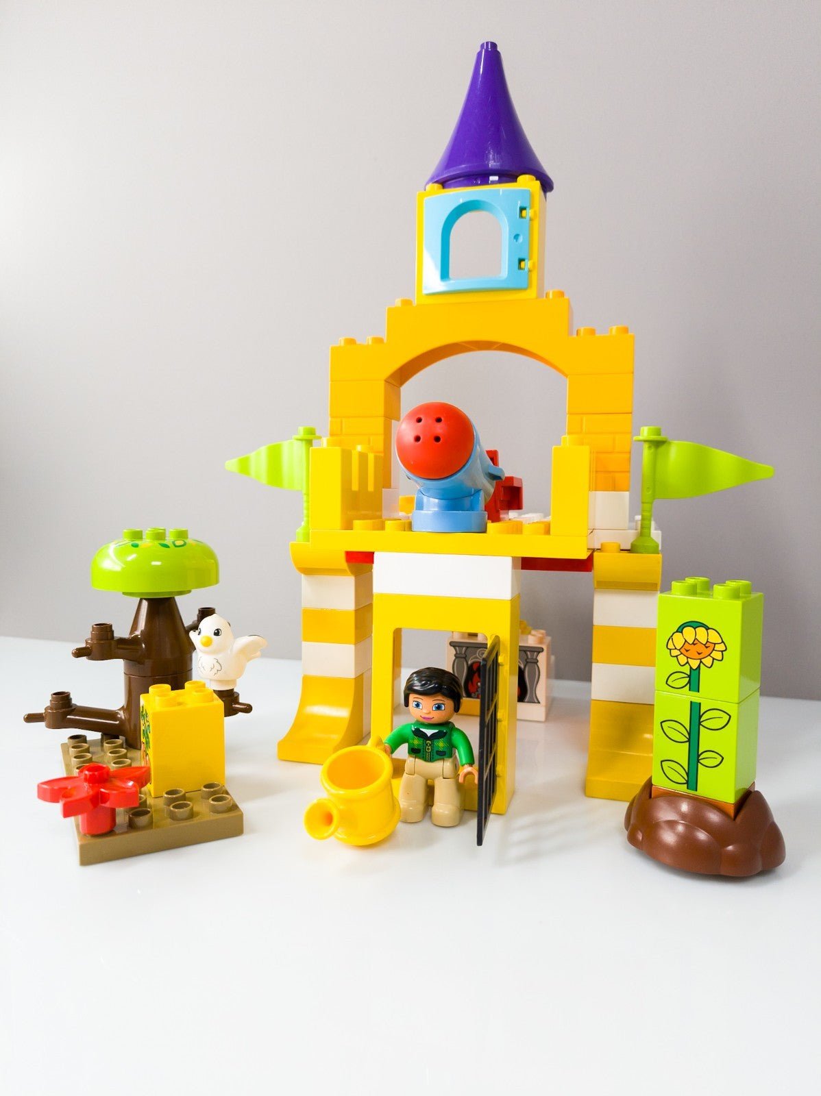 LEGO DUPLO Figuren - Set Dame mit gelbem Schloss, Kanone & Kamin nerdycustom MOC - nerdyvana.com