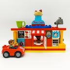 LEGO DUPLO Flo's Cafe & Curryworscht Bude mit Drive - in Restaurant nerdycustom - nerdyvana.com
