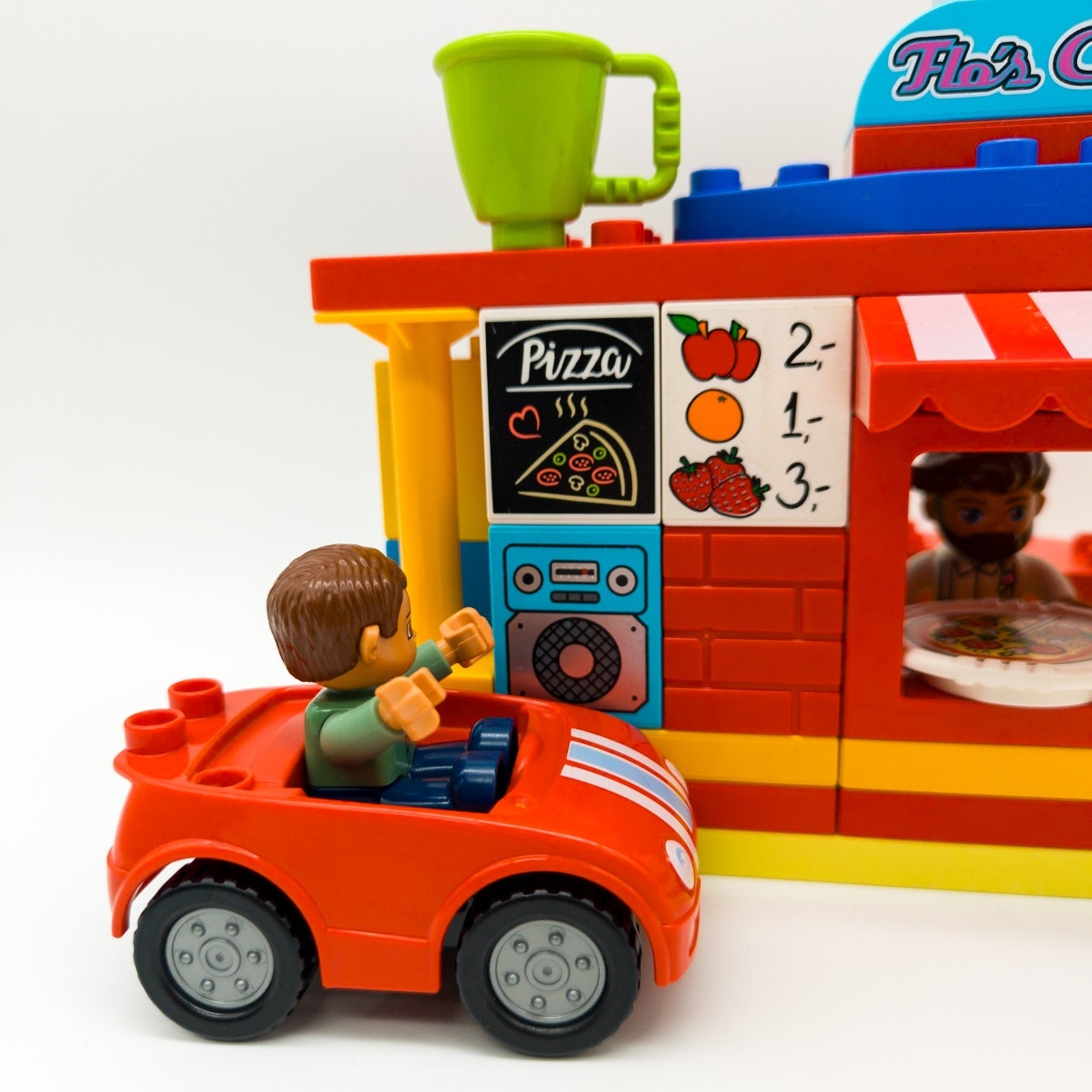 LEGO DUPLO Flo's Cafe & Curryworscht Bude mit Drive - in Restaurant nerdycustom - nerdyvana.com