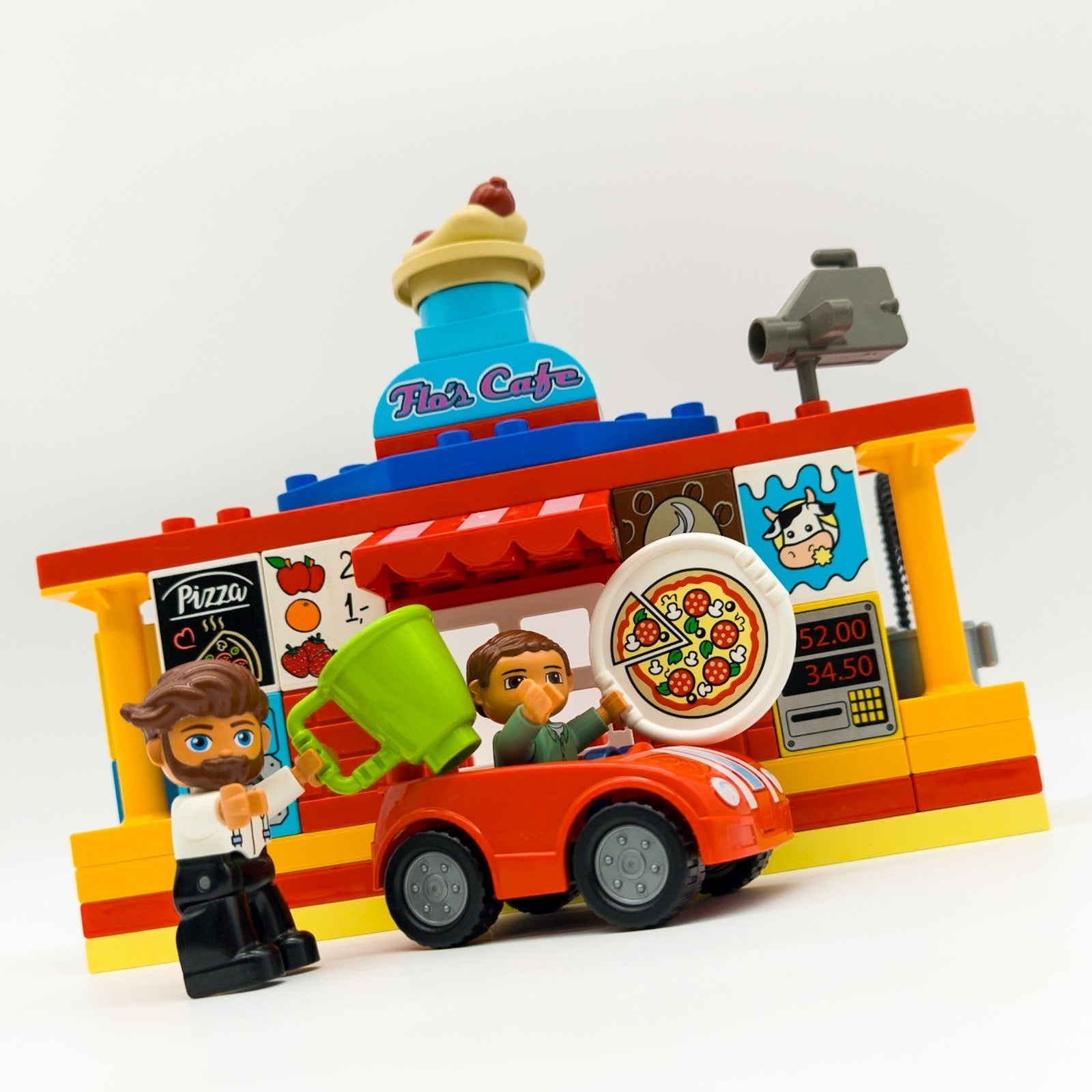 LEGO DUPLO Flo's Cafe & Curryworscht Bude mit Drive - in Restaurant nerdycustom - nerdyvana.com