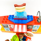 LEGO DUPLO Flo's Cafe & Curryworscht Bude mit Drive - in Restaurant nerdycustom - nerdyvana.com