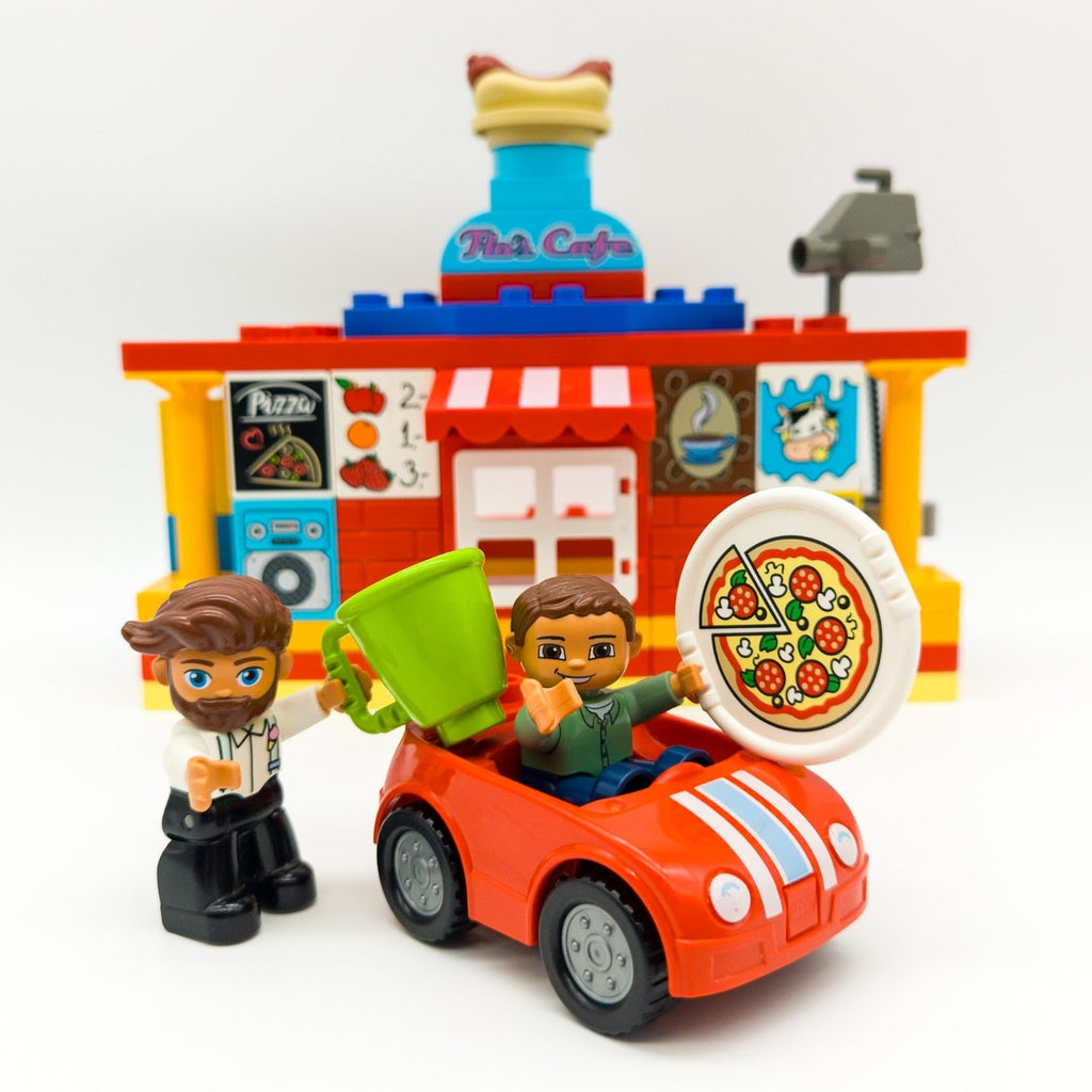 LEGO DUPLO Flo's Cafe & Curryworscht Bude mit Drive - in Restaurant nerdycustom - nerdyvana.com