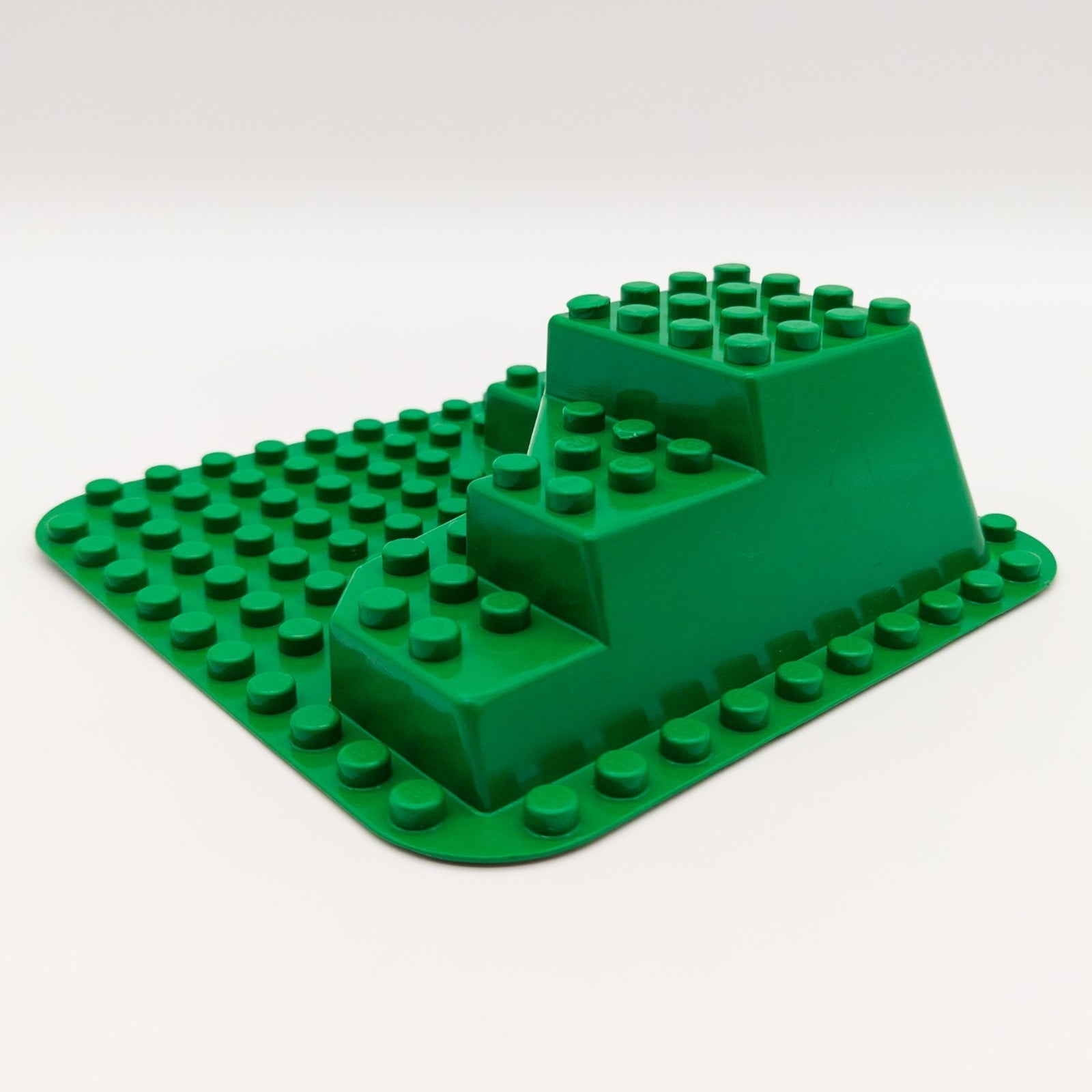 LEGO DUPLO Grundbauplatte 12x12 grün mit Berg / Hügel 3 - stufig 1995 6433 - nerdyvana.com