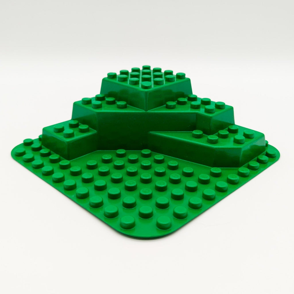 LEGO DUPLO Grundbauplatte 12x12 grün mit Berg / Hügel 3 - stufig 1995 6433 - nerdyvana.com